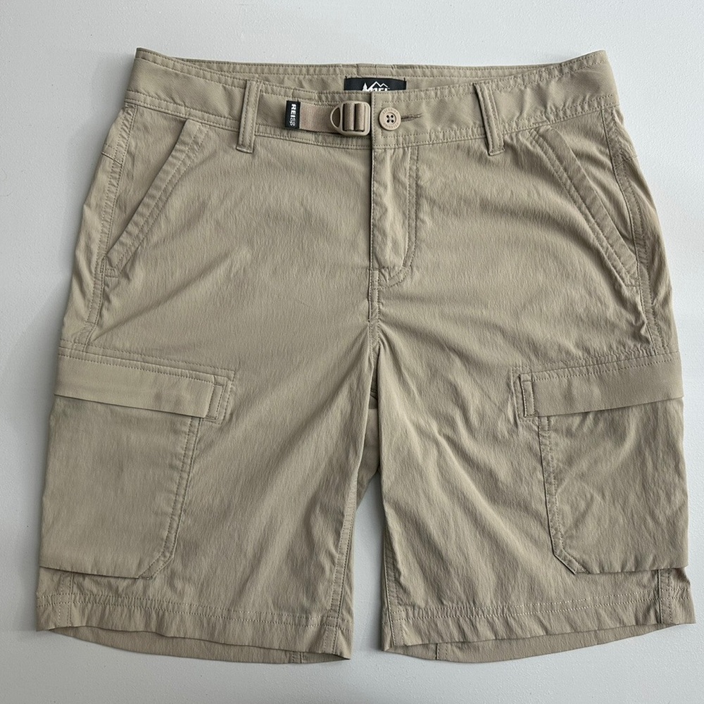 REI Co-op Stretch Travel Hiking Cargo Shorts Tan Khaki Size 4